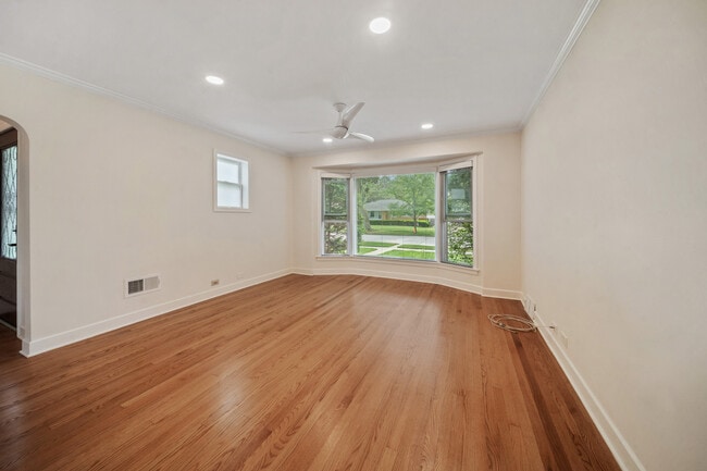 Building Photo - 5320 Suffield Ct
