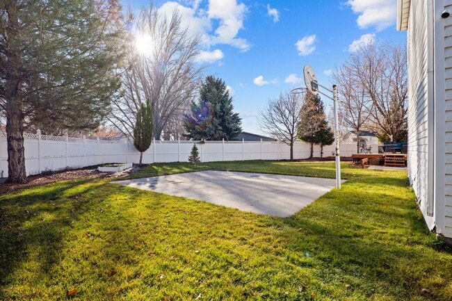 Building Photo - Spacious 4 Bedroom Home in Quiet Orem Neighborhood