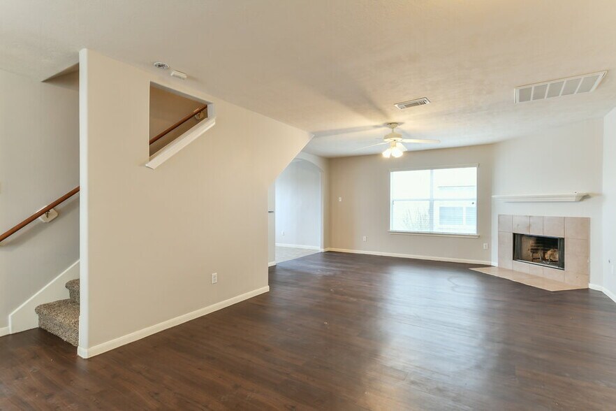Building Photo - 25222 Barmby Dr