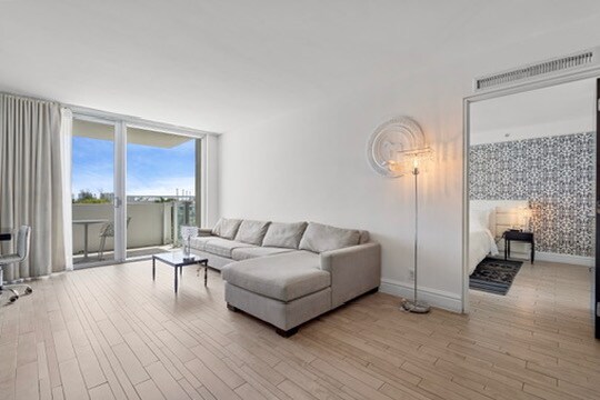 Building Photo - 1100 West Ave