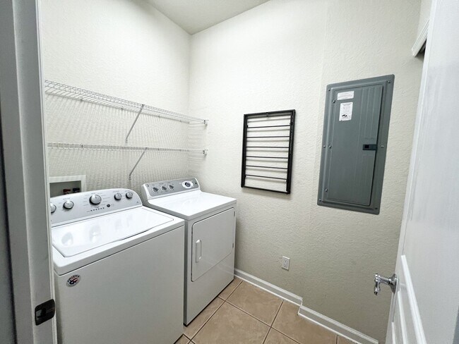 Building Photo - 7722 Fairgrove Ave