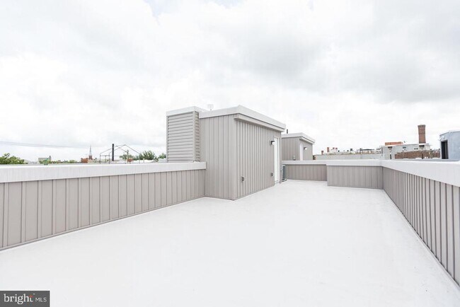 Building Photo - 2230 Frankford Ave