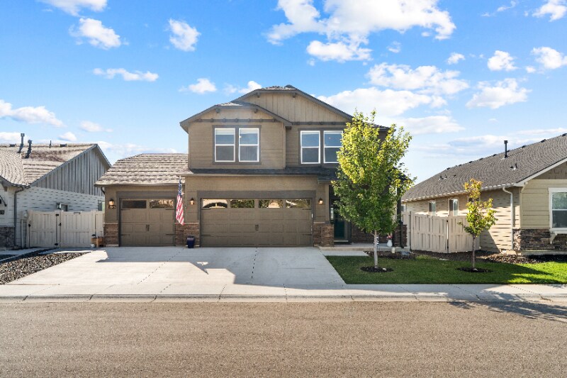 Primary Photo - 10565 W Daylily Ave