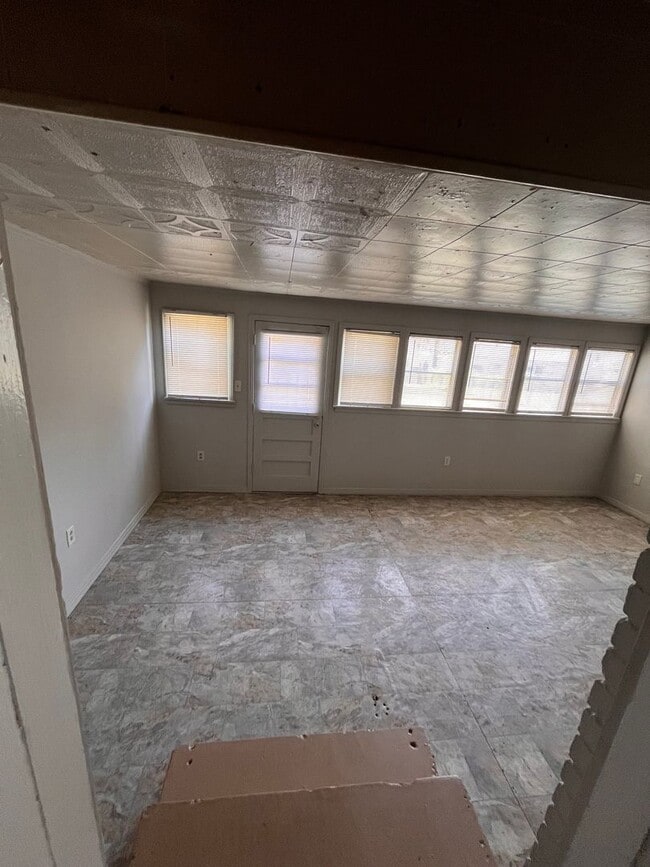 Building Photo - Great Property in quite Neighborhood