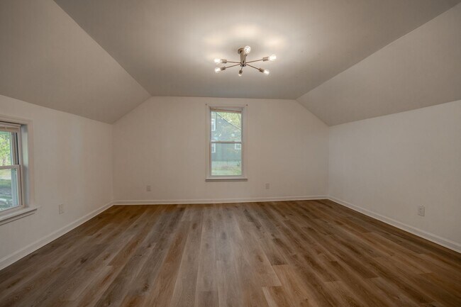 Building Photo - 231 Broadway St