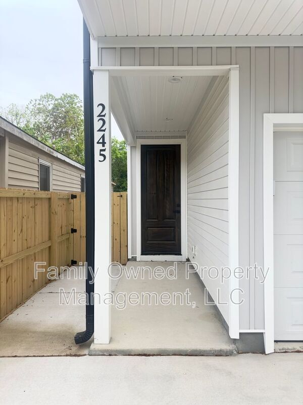 Building Photo - 2245 Fillmore St