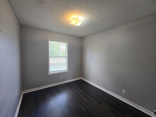 Building Photo - SPECIAL 1/2 OFF 1st Month's Rent