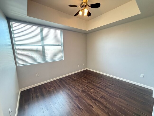 Building Photo - Terrific 2-Bedroom Condo in Guard gated community