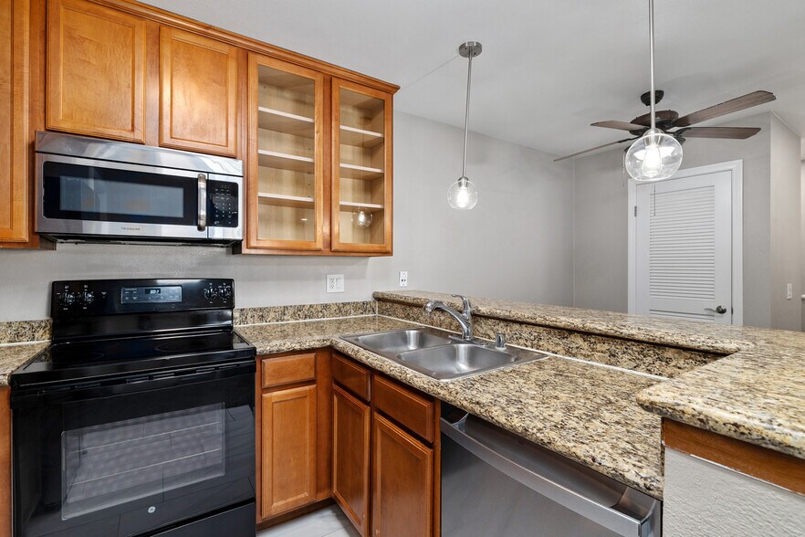 Building Photo - 7757 Margerum Ave