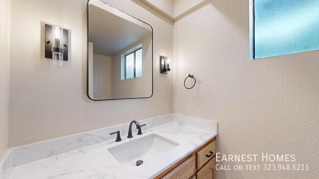 Building Photo - 7231 Balboa Blvd