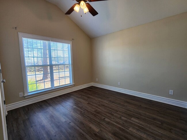 Building Photo - Spacious 4-Bedroom Home with Modern Upgrades in Valdosta