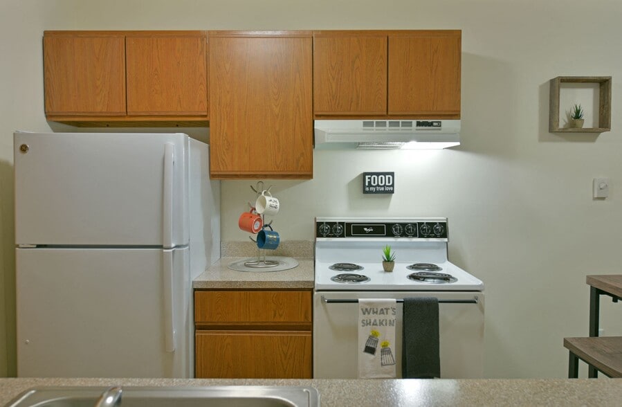 Fully-Equipped Kitchen with Dishwasher - Eastgate Woods Apartments