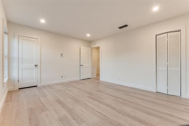 Building Photo - 6367 Oriole Dr