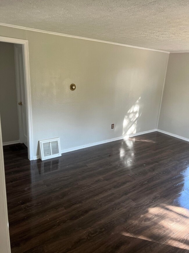 Building Photo - 115 Norwood St