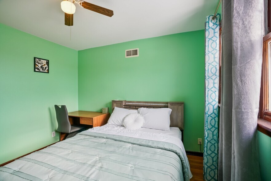 Building Photo - 10783 W Appleton Ave