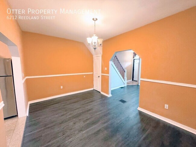 Building Photo - 6212 Reedland St