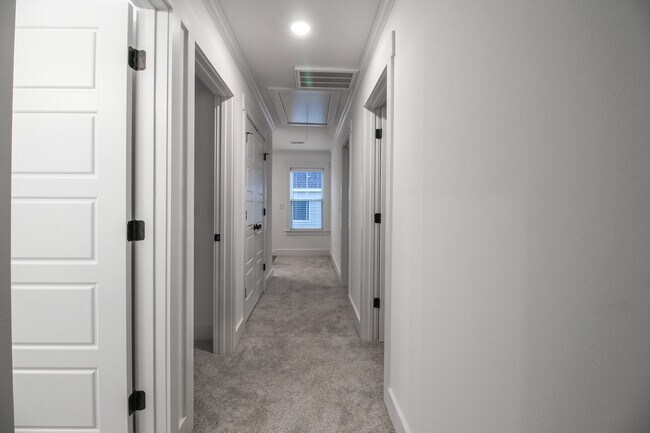 Building Photo - 2036 Warbler Dr