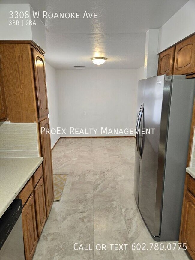 Building Photo - 3308 W Roanoke Ave