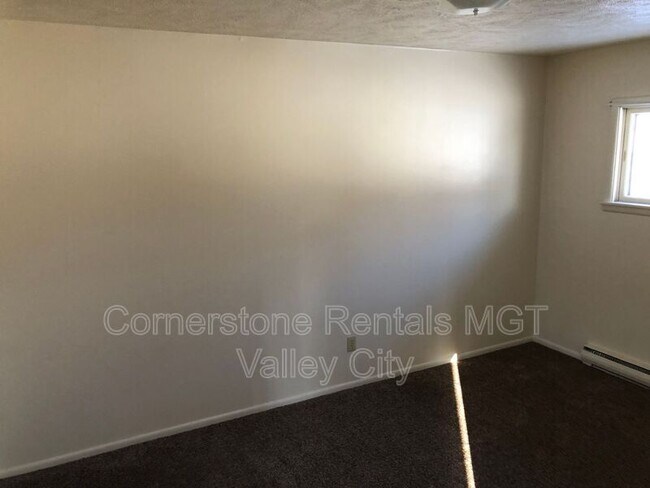 Building Photo - 822 4th St SW