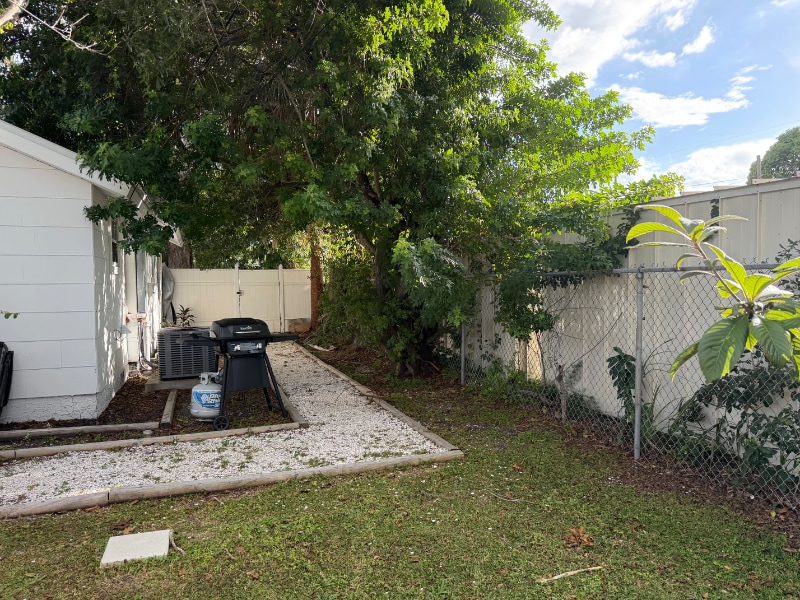 Building Photo - 2043 16th Ave S