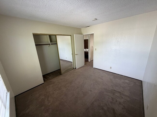 Building Photo - 2 bedroom | 1.5 bathroom | Citrus Heights Town Home