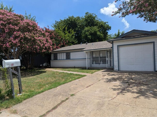 Building Photo - 4336 Jana Dr