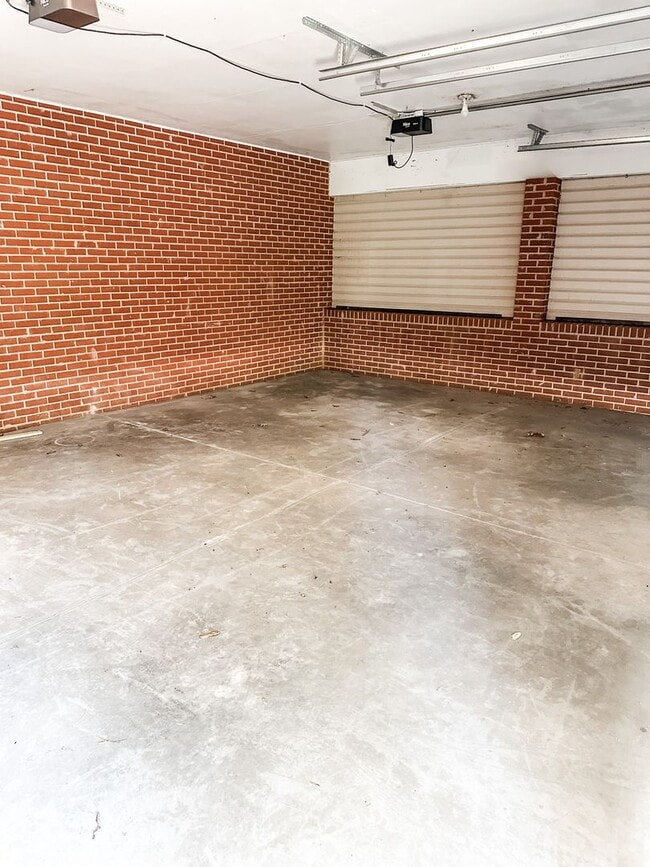 Building Photo - Charming 3 bedroom, 2 bath home in Lenoir ...