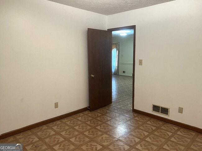 Building Photo - 40 Wagon Wheel Dr