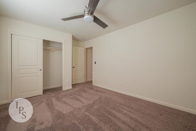 Building Photo - Fresno SouthEast Home, Gated Community, Clovis Unified School District, 3BR/2.5BA