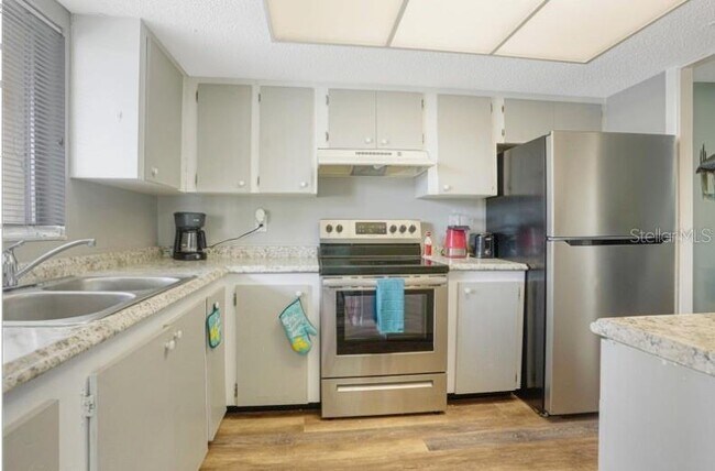 Building Photo - 3622 Lake Bayshore Dr