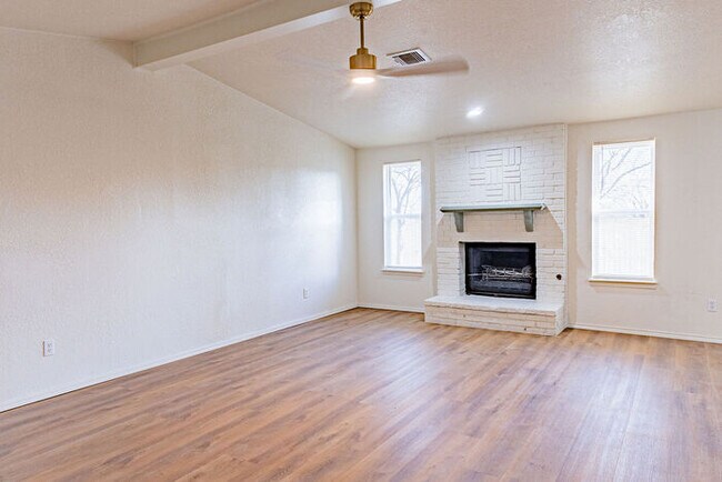 Building Photo - 600 SE 38th St