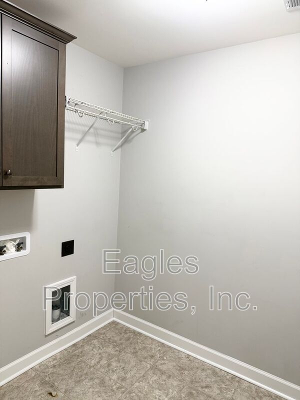 Building Photo - 209 Weeping Willow Dr