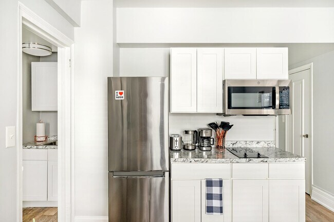 Building Photo - 240 W 73rd St