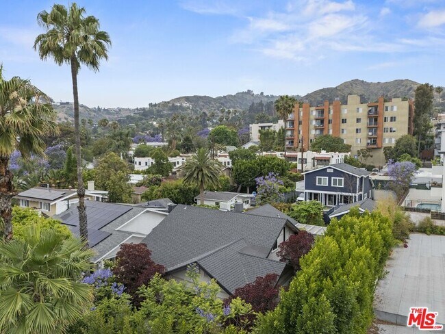 Building Photo - 7403 Hawthorn Ave