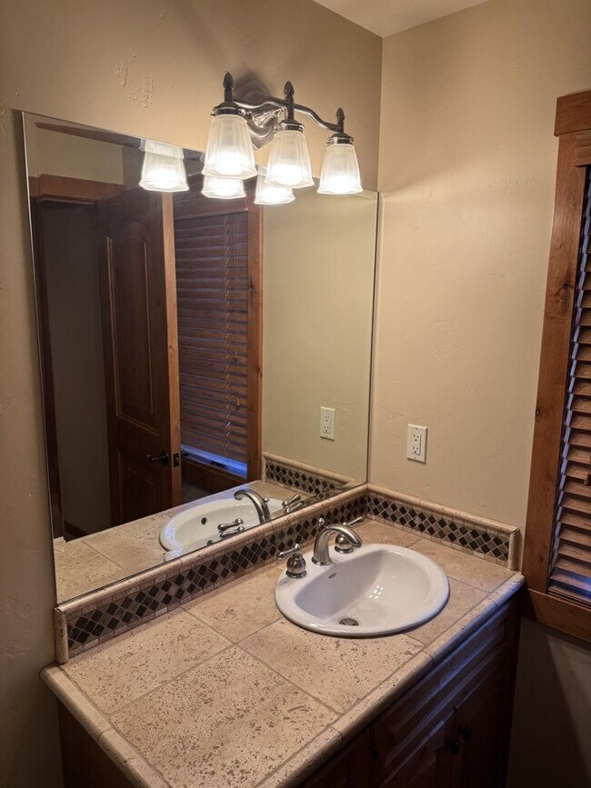 Building Photo - Luxury 5-Bedroom, 6-Bathroom Mountain Retreat – Hot Tub, Fireplaces, & More!