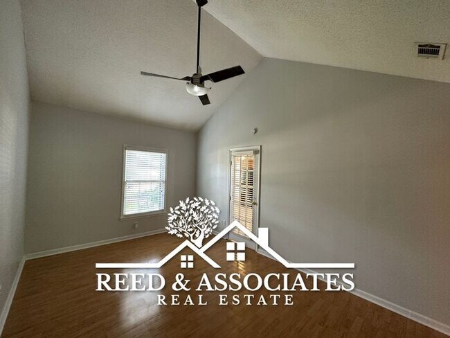 Building Photo - Collierville Townhouse Located on Corner Lot!