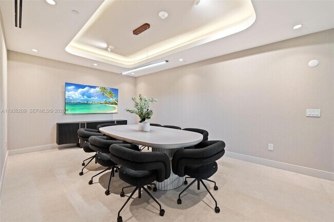 Building Photo - 700 NE 24th St