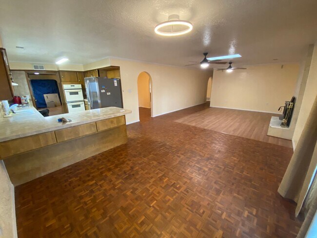 Building Photo - Beautiful 3 Bedroom Home in NE Albuquerque