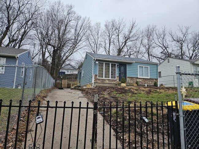 Building Photo - 4211 E 54 St