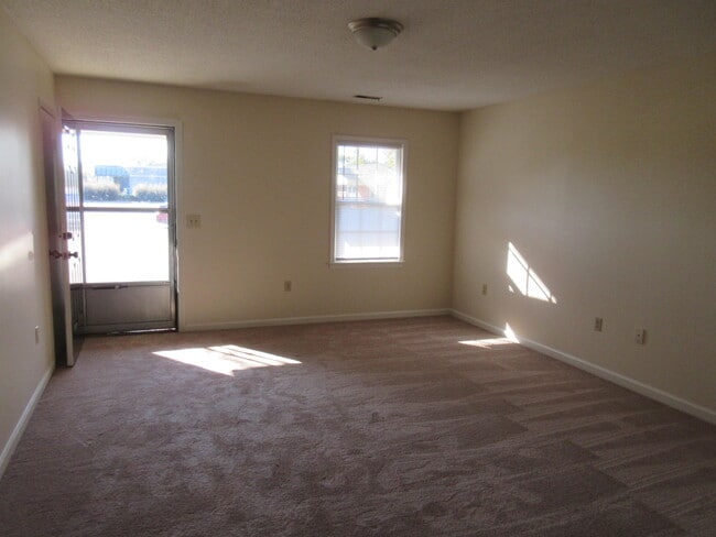 Building Photo - 211 W Hampton Ave
