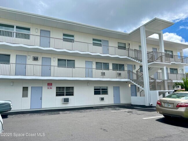 Primary Photo - 1431 Oak St