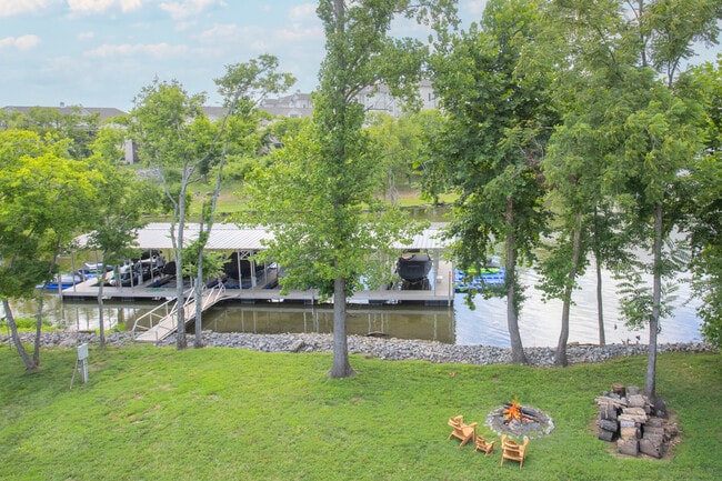 Building Photo - 2024 Albatross Way