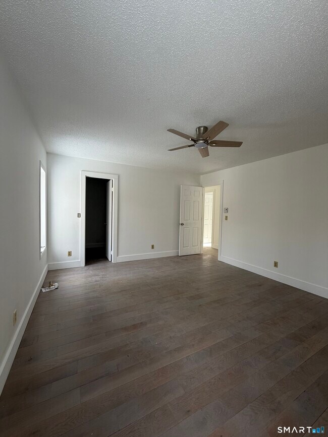 Building Photo - 410 Old Tolland Turnpike