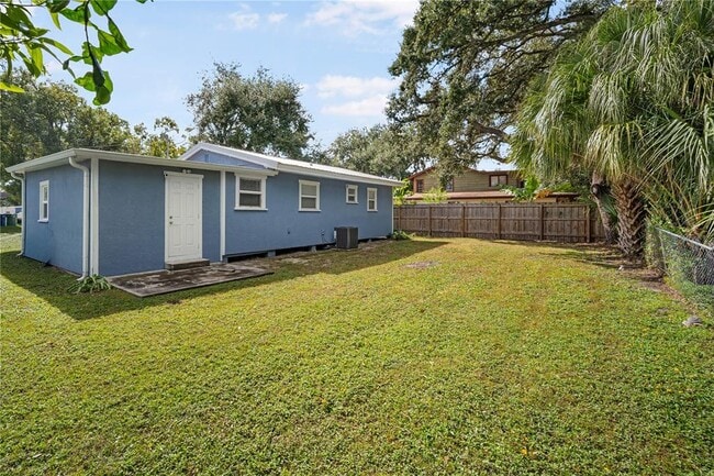 Building Photo - 1605 W Knollwood St