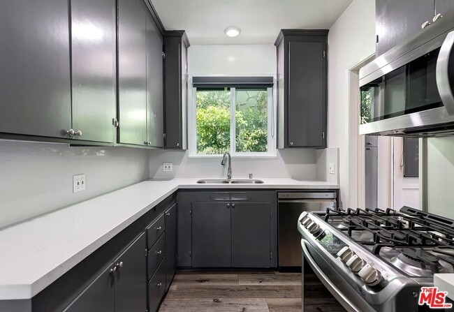 Building Photo - 2002 20th St