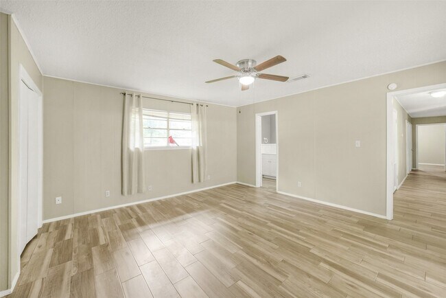 Building Photo - 23807 Red Oak Dr