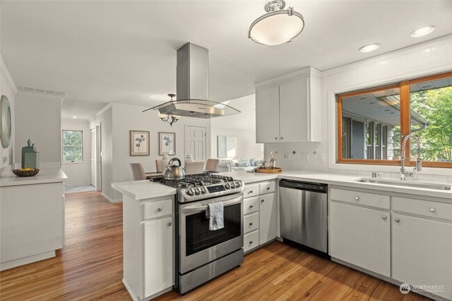 Building Photo - Spacious rambler-style 4 bed 2 bath house in Edmonds