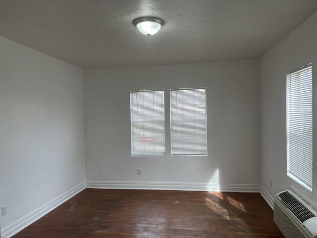 Building Photo - One bedroom apartment near Downtown OKC