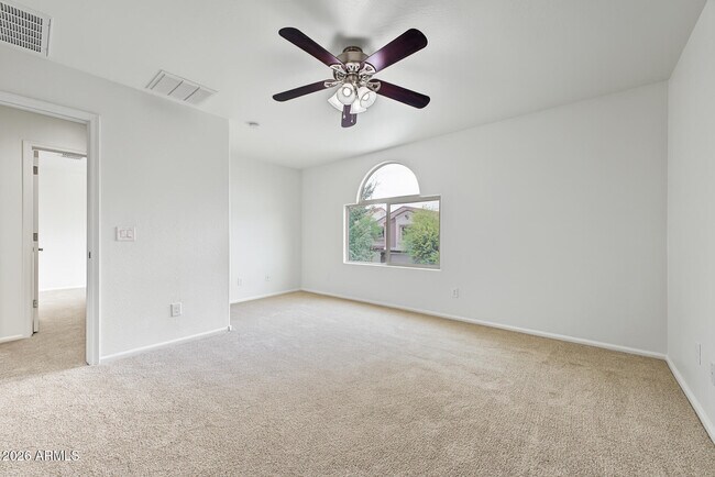 Building Photo - 6135 E Paradise Ln