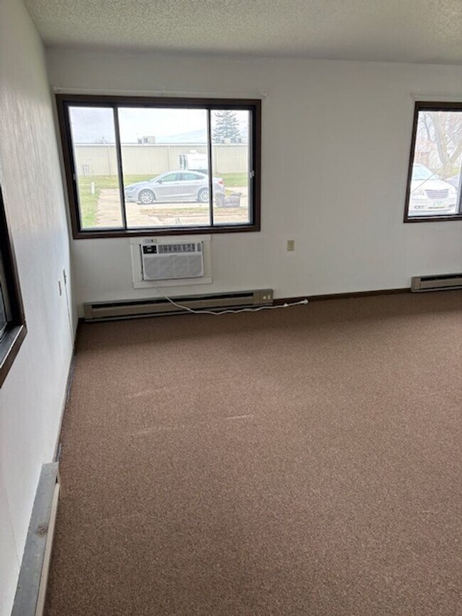 Building Photo - 209 Estelle St